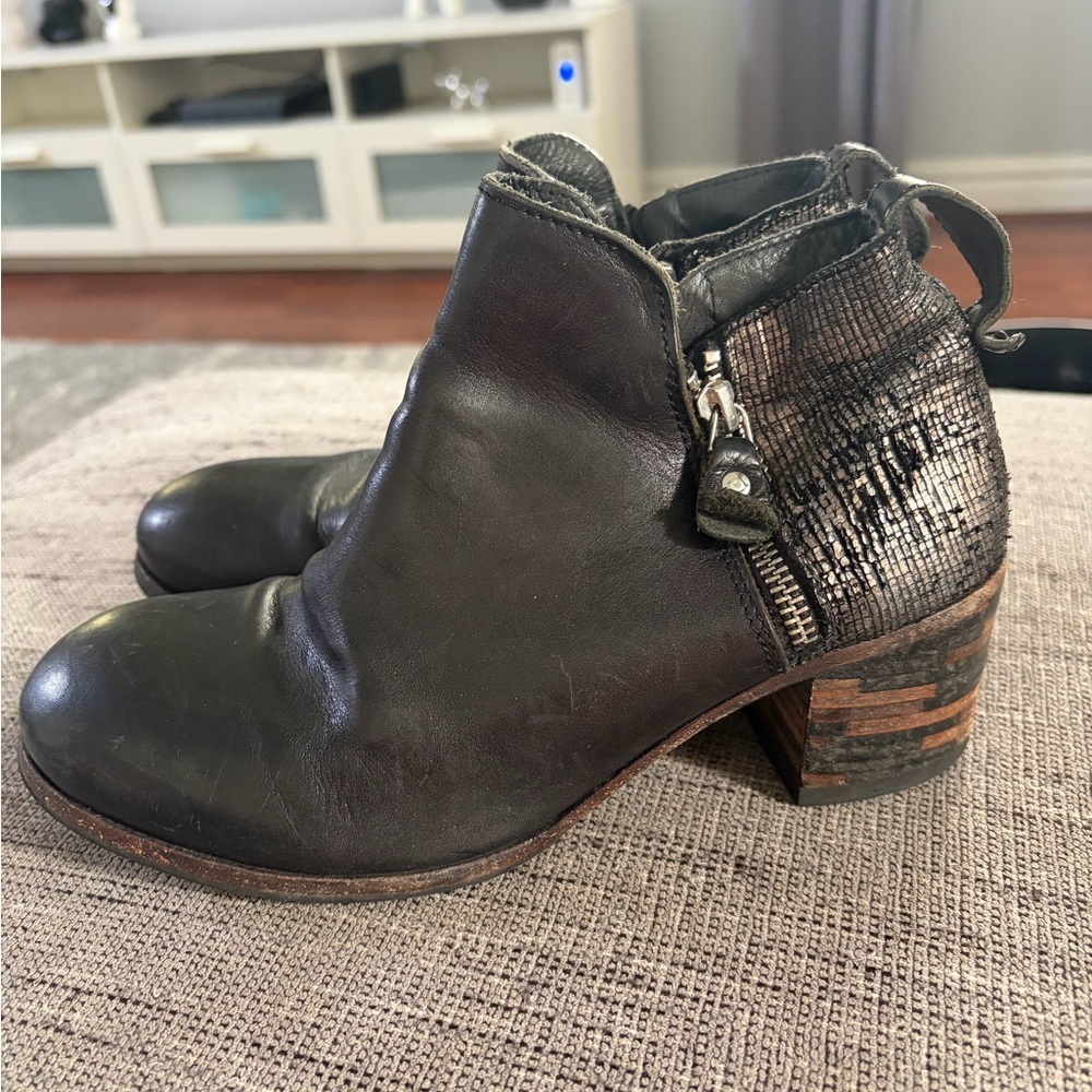 MOMA Women’s Ankle Heeled Black Leather Booties Sz 37.5/7-7.5